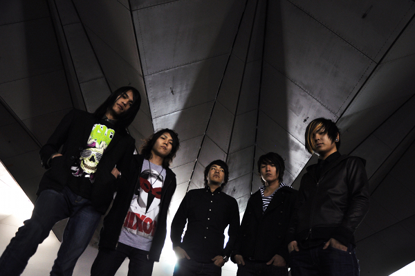 Pressefoto CROSSFAITH Album The Artificial Theory for The Dramatic Beauty 2010 Pressefoto CROSSFAITH Album The Artificial Theory for The Dramatic Beauty 2010